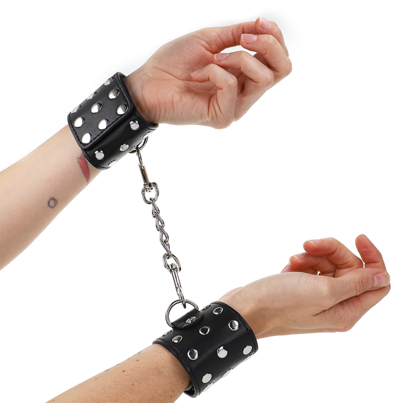 KINK zwarte polsboeien met studs